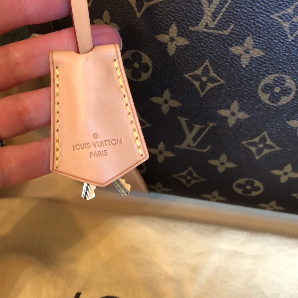 Louis Vuitton Berri PM Monogram Canvas - Picture 5 of 17